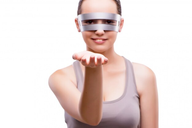 Mujer con gafas techno aislado en blanco