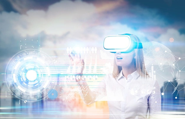 Mujer en gafas vr y ciudad de gráficos.
