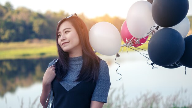 Mujer con globo