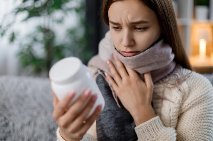 mujer, con, gripe, tenencia, medicación