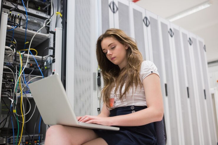Foto mujer guardando datos