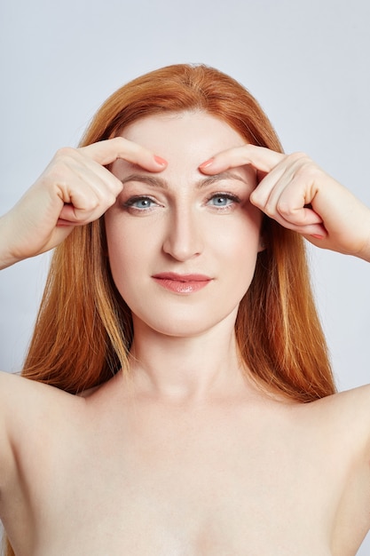 Mujer, hacer, masaje facial