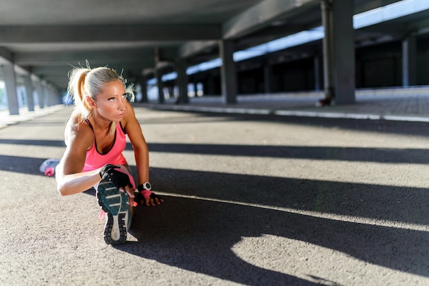 Mujer haciendo ejercicio haciendo ejercicio