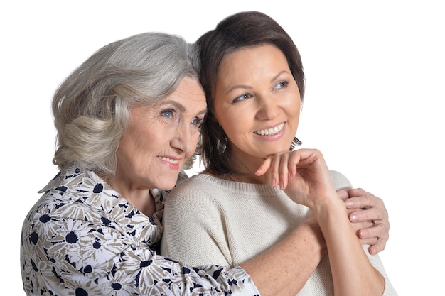 Mujer con hija sonriendo