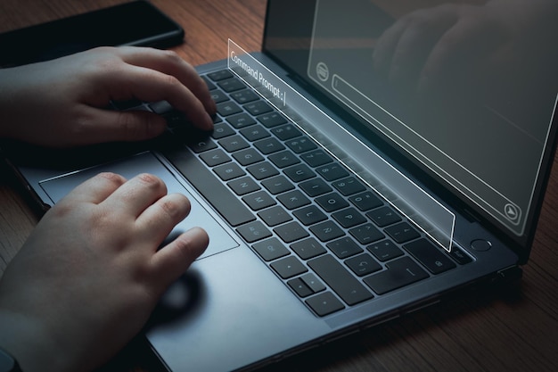 Mujer ingresando comandos a un concepto de AI Chat Inteligencia artificial AI