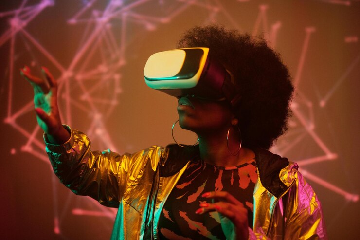 Una mujer inmersa en la realidad virtual
