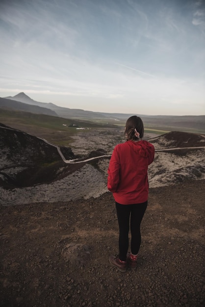 Mujer en Islandia