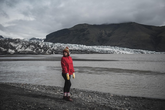 Mujer en Islandia