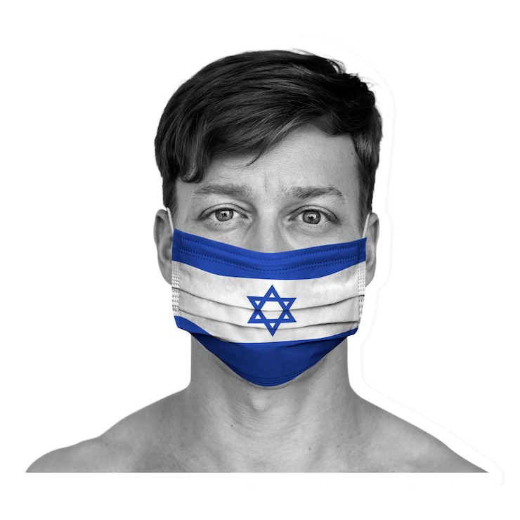 Foto mujer israelí usando una máscara facial durante la pandemia de coronavirus