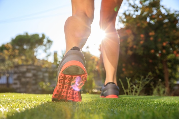 Mujer jogging concepto de estilo de vida activo