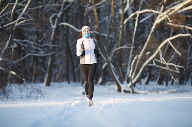 Mujer, en, jogging, en, invierno