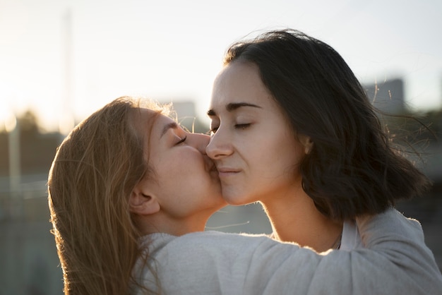 Mujer joven, besar, ella, novia