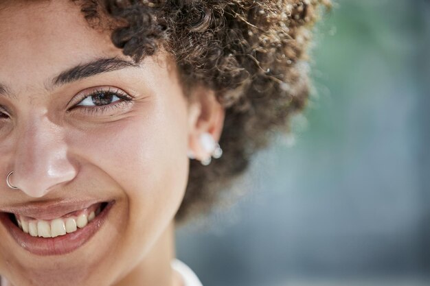 Mujer joven cerrar retrato