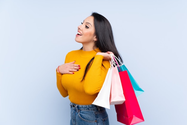 Mujer joven, compras