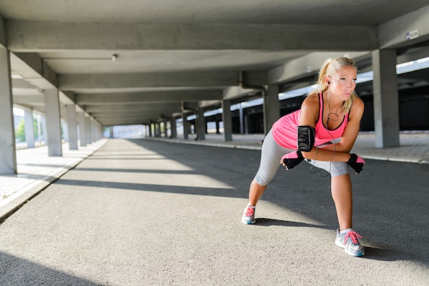 Mujer joven deportiva.