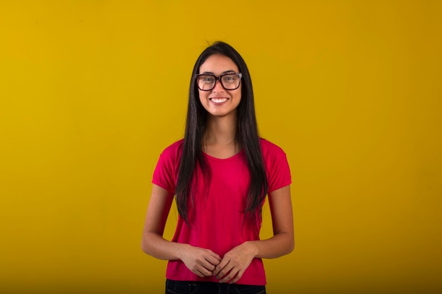 mujer joven, en, estudio, foto, llevando, camisa, y, anteojos