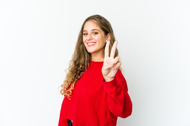 Foto mujer joven expresando emociones aisladas