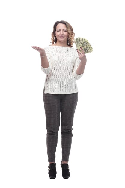 mujer joven feliz con billetes. Aislado en un fondo blanco.