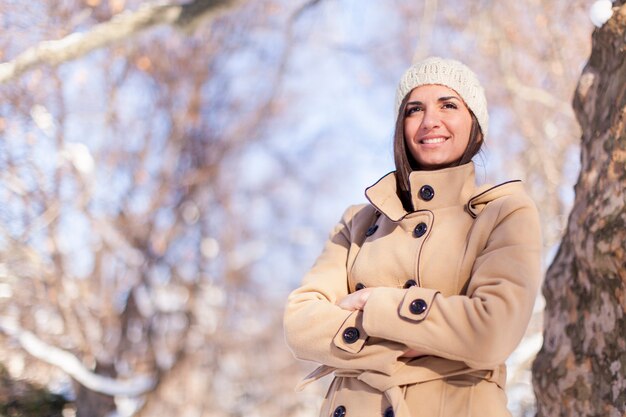 Mujer joven, en, invierno