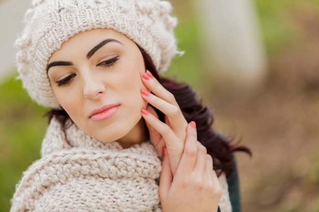 Mujer joven en invierno