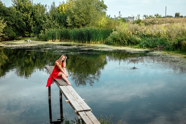 mujer joven, en, el, lago