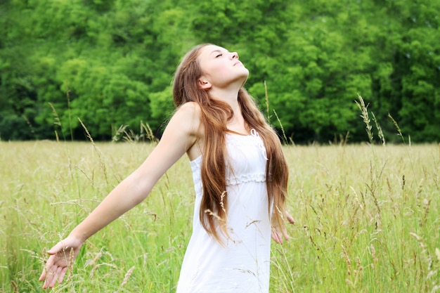 Mujer joven libre