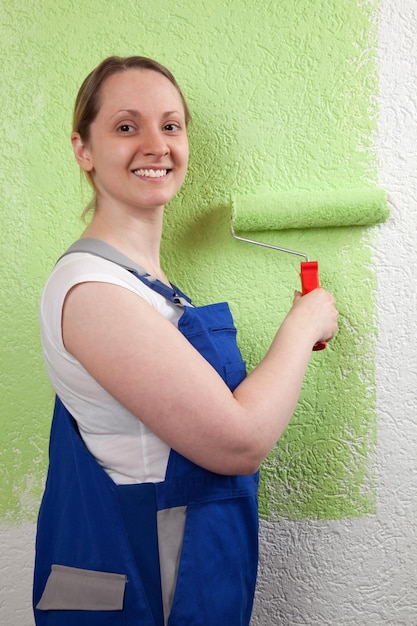 Foto mujer joven, pintura, un, pared