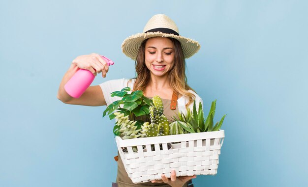 mujer joven, con, plantas, jardinería