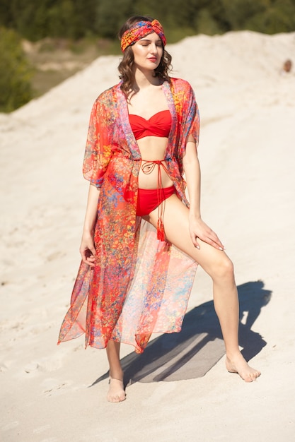 Mujer joven, en la playa