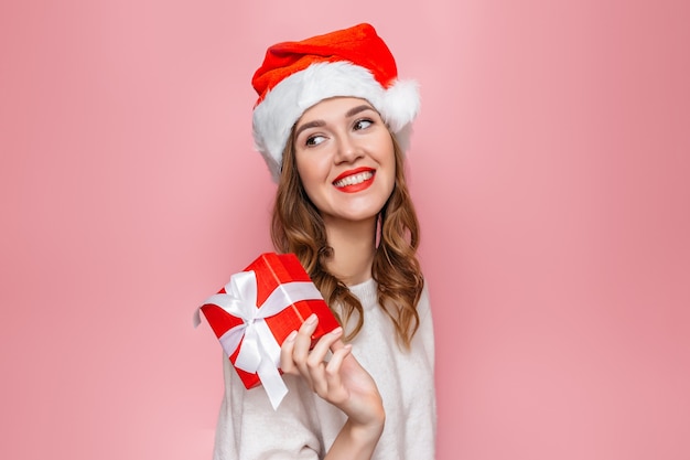 mujer joven, en, santa sombrero