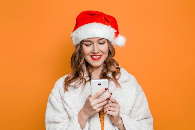 mujer joven, en, santa sombrero