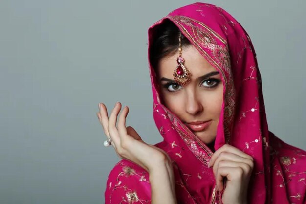 Mujer joven en sari