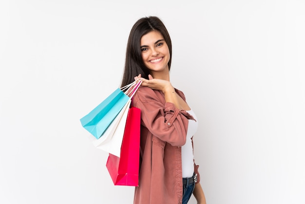 Mujer joven sobre blanco aislado