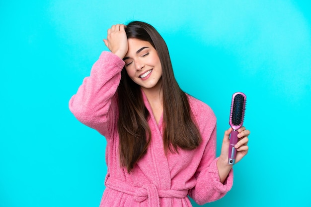 Mujer joven sobre fondo aislado