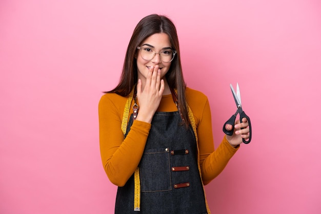 Mujer joven sobre fondo aislado