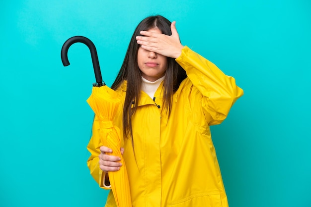 Mujer joven sobre fondo aislado