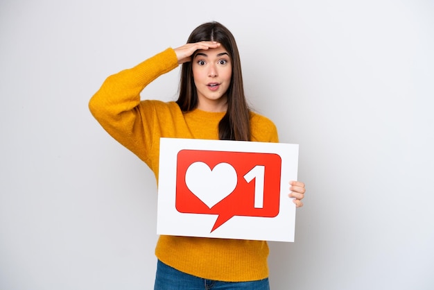 Mujer joven sobre fondo aislado