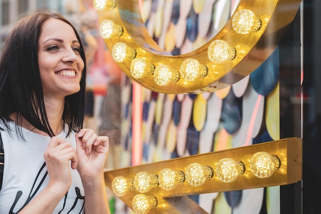 Foto mujer joven sonriendo