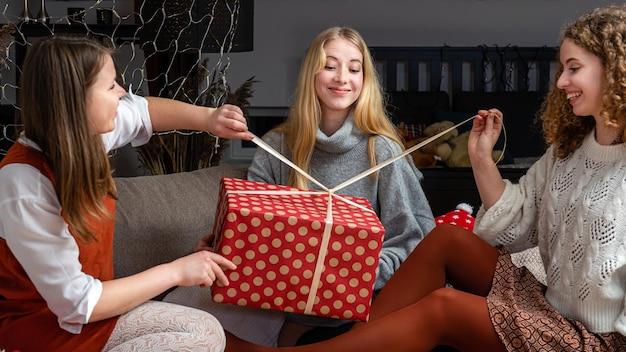 Foto mujer joven sonriendo