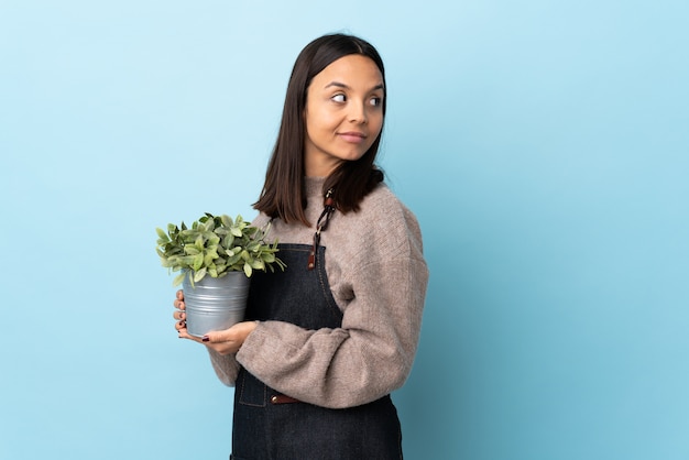 Mujer joven, tenencia, un, planta