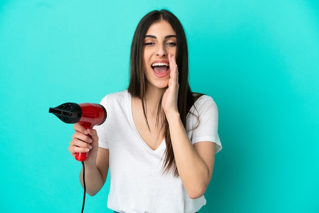 Mujer joven, tenencia, un, secador de pelo