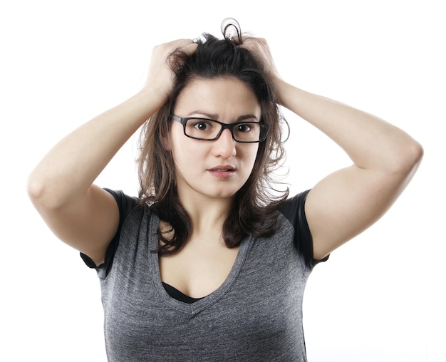 Mujer joven tensionada