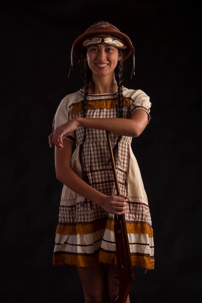 Mujer joven en un vestido de fiesta de junio en una foto de estudio Festa Junina