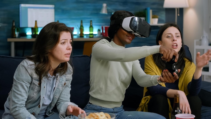 Foto mujer jugando videojuegos usando un simulador de realidad virtual