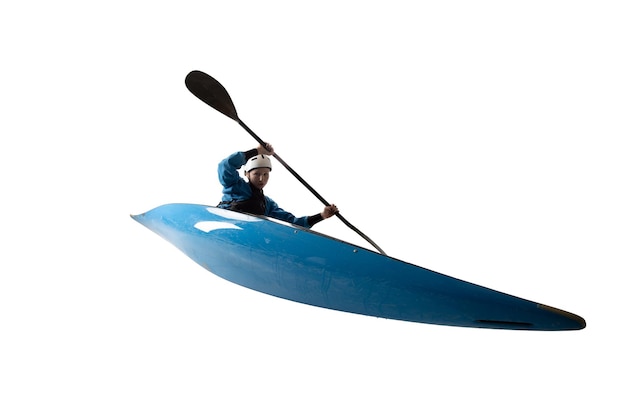 Mujer en un kayak aislado en blanco