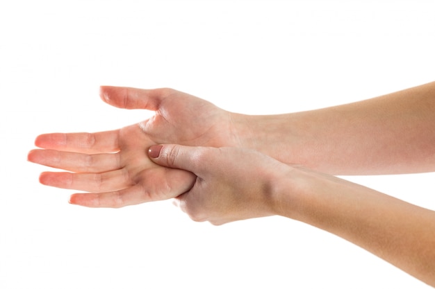 Foto mujer con lesión en la mano