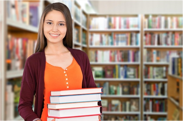 Mujer con libros