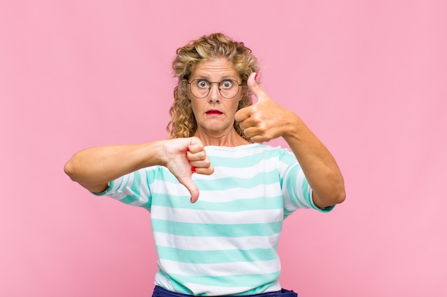 Mujer de mediana edad se siente confundida