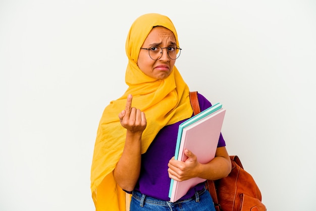 Mujer musulmana joven estudiante vistiendo un hijab