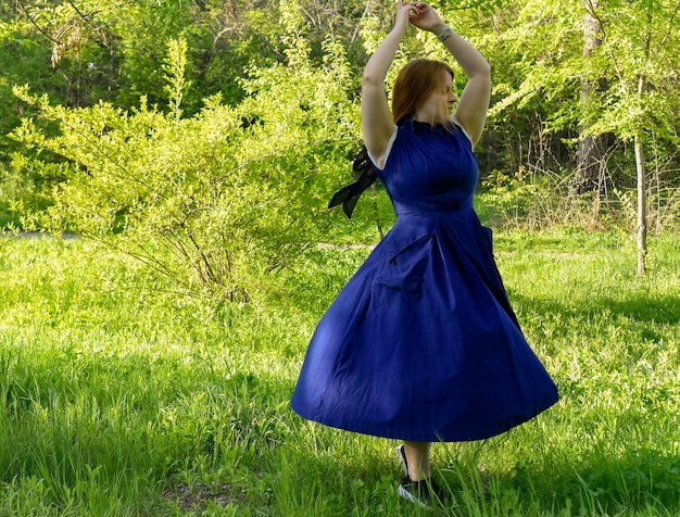 mujer en la naturaleza